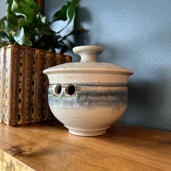 Studio Pottery Garlic Holder - Picture 1 of 7